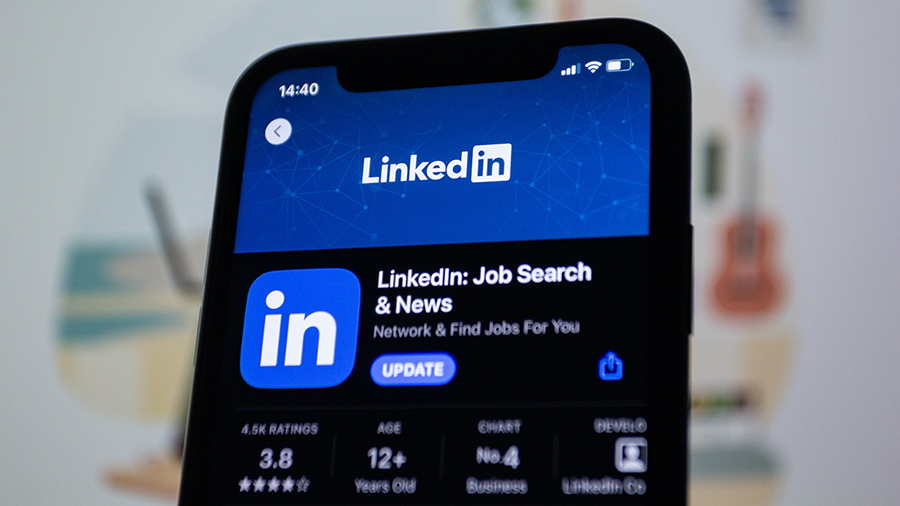 You are currently viewing How To Promote Your Public Speaking On LinkedIn